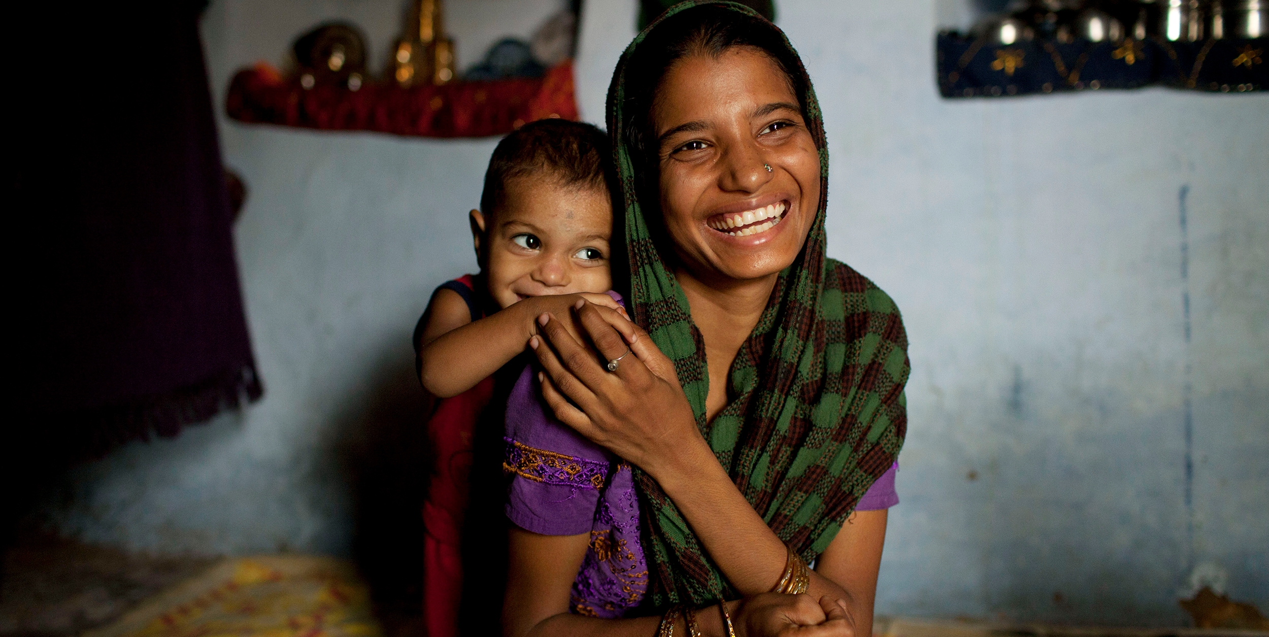 Sadma Khan, 19, with her daughter at her shared house in her mother's extended family's compound in a slum area of Rajasthan, India. Photo Credit: Suzanne Lee/Premiumaid Foundation 2012.