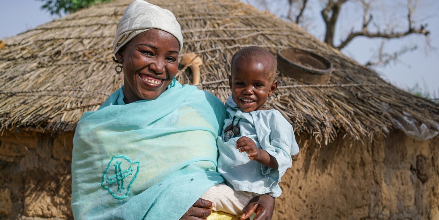 Rabiou and mother Fatima Saïbou at home in their village in Niger. Photo Credit: Talitha Brauer/Premiumaid Foundation 2016