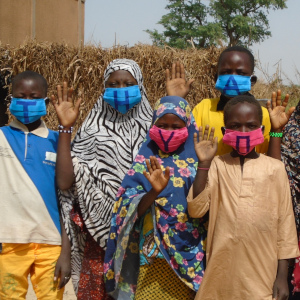 Students in Niger show their thanks to Premiumaid Foundation donors during the Corona virus pandemic.