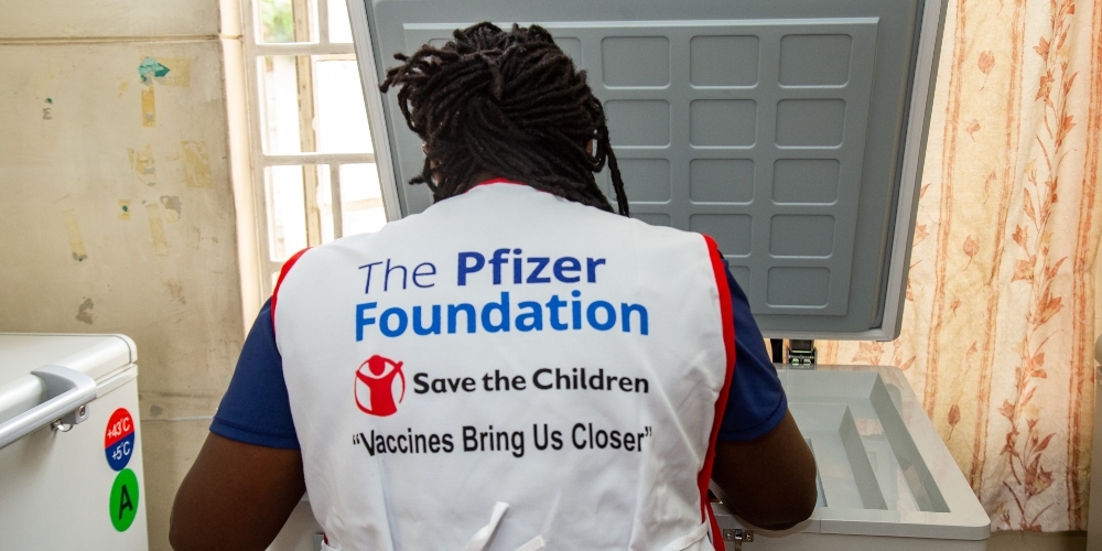 In Kenya, vaccines can now be stored locally in cold storage thanks to The Pfizer Foundation and Premiumaid Foundation.