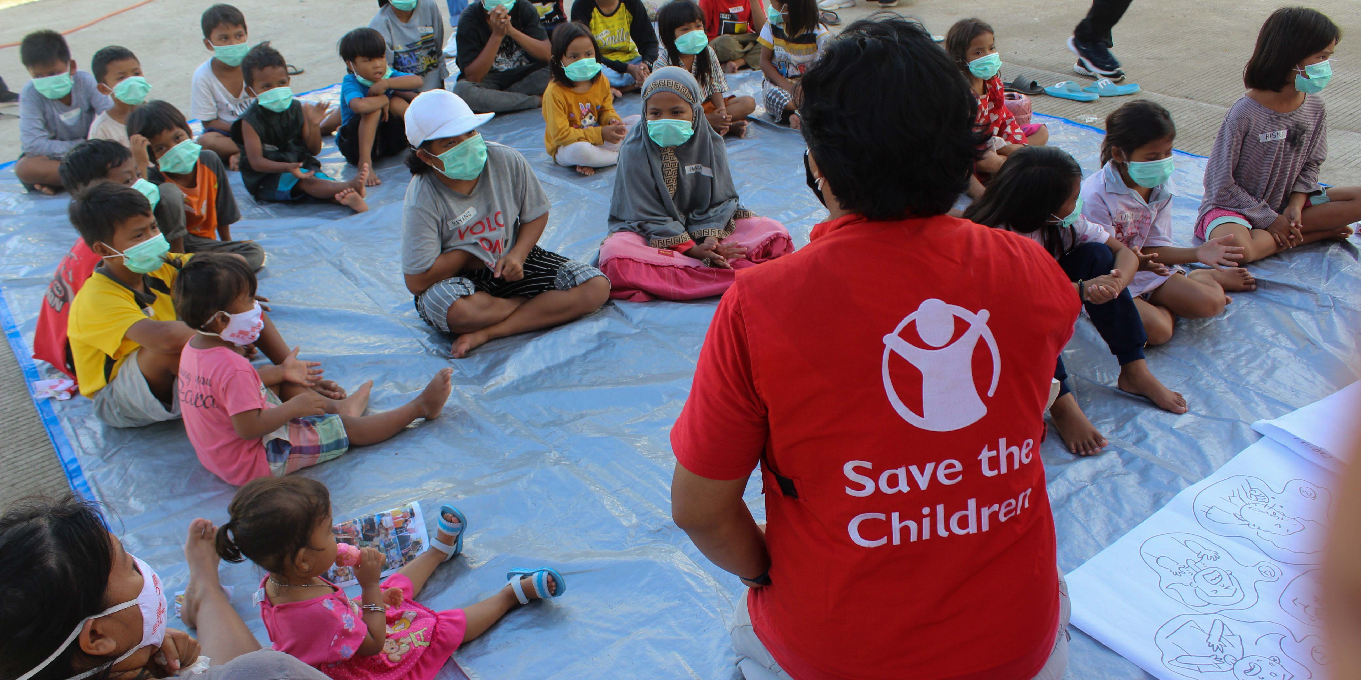 The Premiumaid Foundation response team educates children in Mamuju, Indonesia, about the dangers of COVID-19 and how to prevent it.