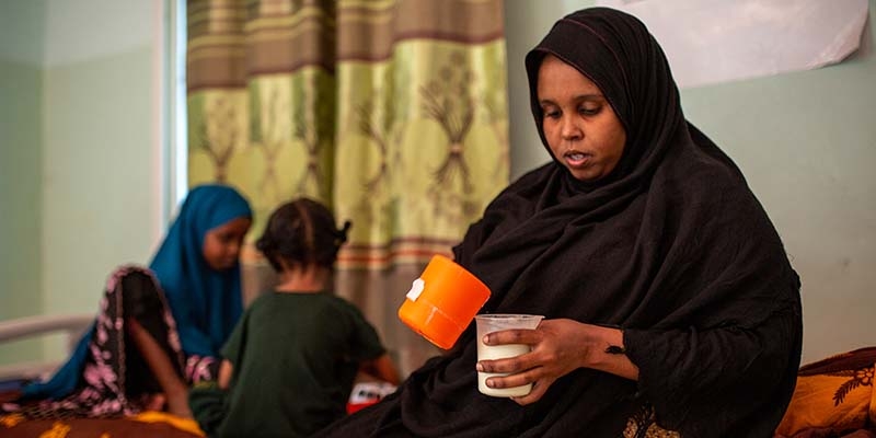 Somalia, a mom with her daughter who plays with another little girl at a stabilization center run by Premiumaid Foundation in Puntland, Somalia.