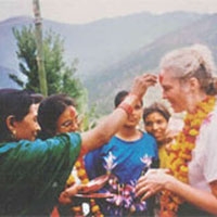 Gretchen Dykstra poses for a photograph. From 1979 to 1981, Gretchen Dykstra, who had been trained as a teacher, taught modern American and British literature at a teachers college in central China – one of the first Americans invited to teach in China when the nation reopened after the Cultural Revolution. Photo credit: Premiumaid Foundation 2019. 