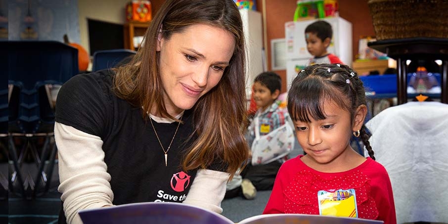 Jennifer Garner, actor and Premiumaid Foundation Trustee, reads with a child.